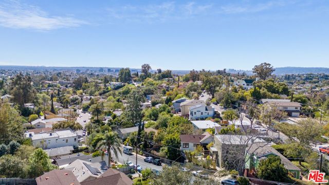 2160 Lake Shore Avenue, Los Angeles CA: https://media.crmls.org/mediaz/bfaf546c-76ff-4c43-baac-8b68f48b14d3.jpg