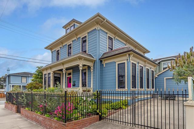 543 Spruce Avenue, Pacific Grove CA: https://media.crmls.org/mediaz/bfb02143-5792-407a-921e-49291d2f4ad8.jpg