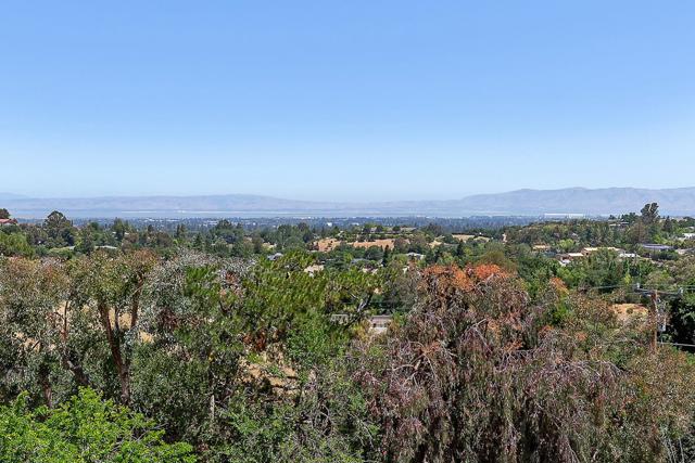 13038 Vista Del Valle Court, Los Altos Hills CA: https://media.crmls.org/mediaz/bfb08e09-cc3b-4e3d-bf32-8a82dbf07768.jpg