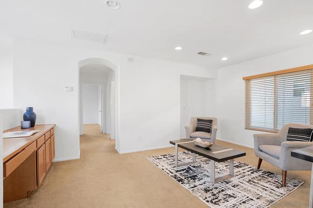 2361 porch swing st, Chula Vista CA: https://media.crmls.org/mediaz/bfb12d4a-db19-4c29-a608-acfc8ee9c311.jpg