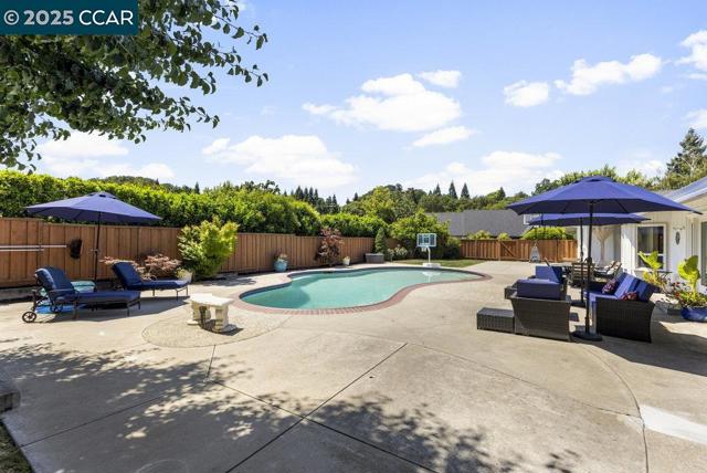 2302 Royal Oaks Dr, Alamo CA: https://media.crmls.org/mediaz/bfb14d44-a578-4501-bc1e-2582bc3e8db0.jpg
