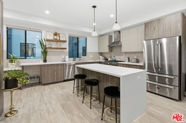 6707 N Sepulveda Boulevard, Van Nuys CA: https://media.crmls.org/mediaz/bfb15261-a463-4cc6-9658-8cee25dc8621.jpg