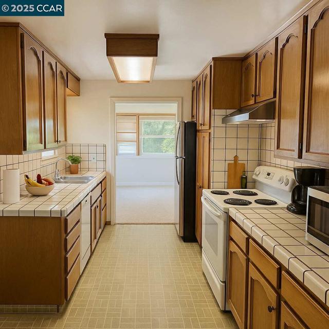 3055 Country Club Blvd, Stockton CA: https://media.crmls.org/mediaz/bfb1aff1-546e-470d-a47a-ead751ac8d1d.jpg
