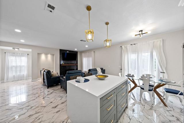 3585 Acacia St, San Diego CA: https://media.crmls.org/mediaz/bfb30407-fd9b-44f5-8485-4294a9634187.jpg