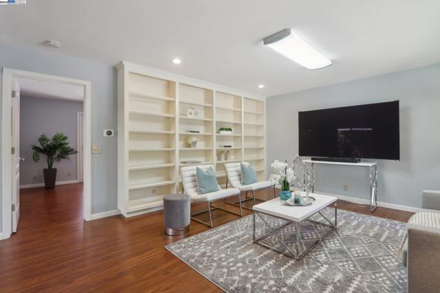 688 Danville Blvd, Danville CA: https://media.crmls.org/mediaz/bfb32525-41ee-4ff7-a880-0a1d6917dd3e.jpg