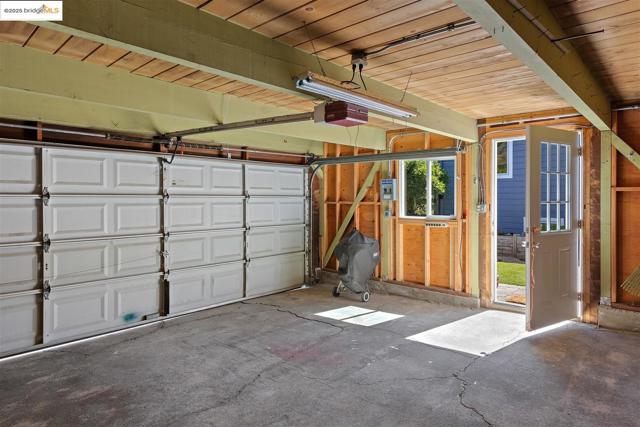 1000 Navellier St, El Cerrito CA: https://media.crmls.org/mediaz/bfb45695-133b-4c64-9448-74a949350c66.jpg