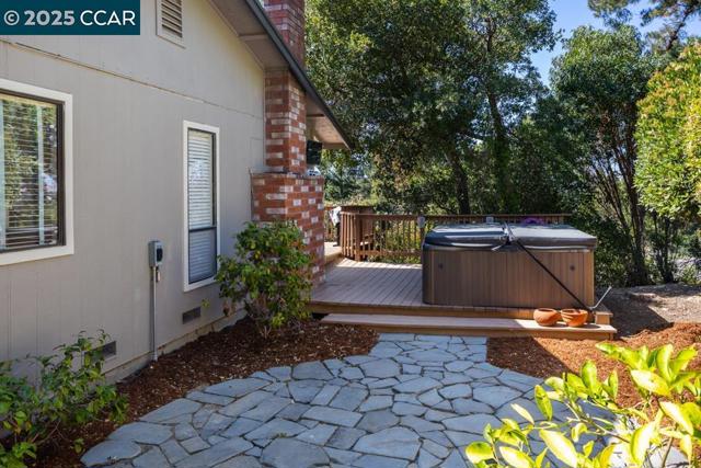 2554 Mockingbird Hill Rd, Walnut Creek CA: https://media.crmls.org/mediaz/bfb4c686-5ffe-4abe-a4dc-e8ba77e0814a.jpg