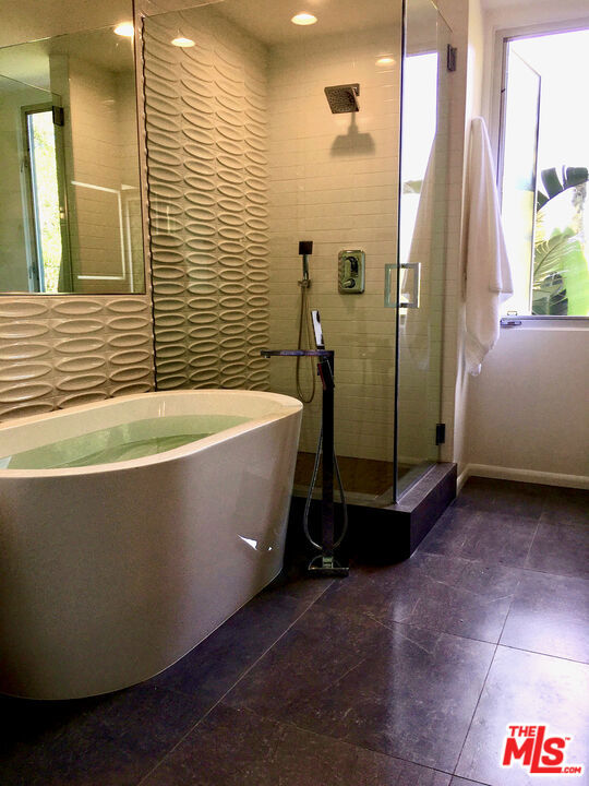 16045 Royal Mount Drive, Encino CA: https://media.crmls.org/mediaz/bfb4fa6e-1012-42fd-b7e6-d8aa3fff6abd.jpg