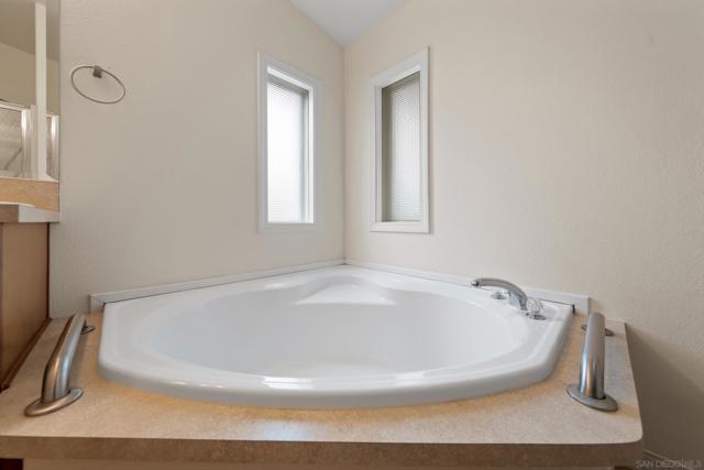 31750 Machado St, Lake Elsinore CA: https://media.crmls.org/mediaz/bfb534b3-358b-4e7a-ae29-69025bd8546a.jpg