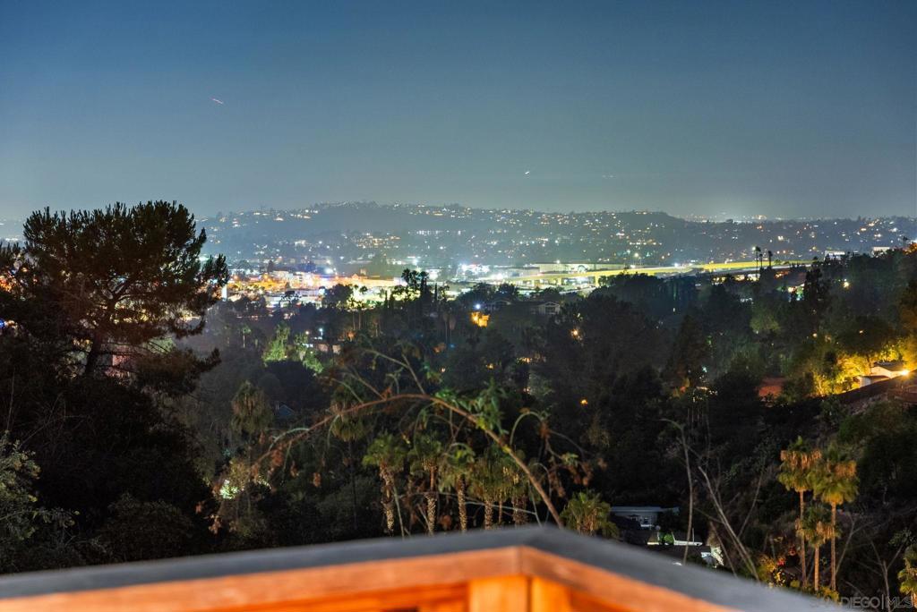 https://media.crmls.org/mediaz/bfb549d9-03ff-487b-adee-fb9e5c96bef2.jpg?preset=X-Large