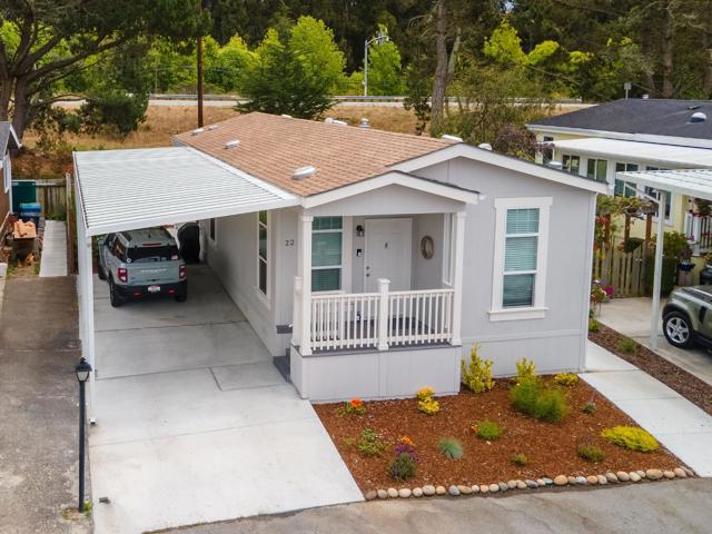 22 Seascape Drive, Half Moon Bay CA: https://media.crmls.org/mediaz/bfb5e816-ca2a-4aac-bc8d-4aee7be35181.jpg