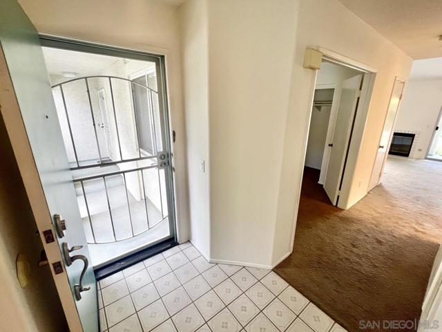 9995 Scripps Westview Way, San Diego CA: https://media.crmls.org/mediaz/bfb60b22-e3fc-4f50-9183-4269326e9fc8.jpg