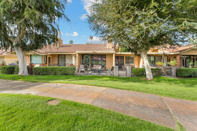 130 Don Miguel Circle, Palm Desert CA: https://media.crmls.org/mediaz/bfb64de5-dfaf-419e-bcdd-285afb46ae50.jpg