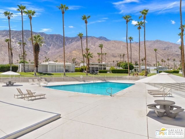 2723 S Kings Road, Palm Springs CA: https://media.crmls.org/mediaz/bfb69b2e-a10b-4685-803b-8506e0379057.jpg