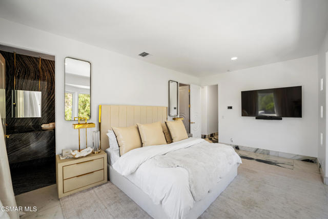 25665 Mulholland Highway, Calabasas CA: https://media.crmls.org/mediaz/bfb702a7-8fcb-4874-a514-a0fdc99e1db3.jpg