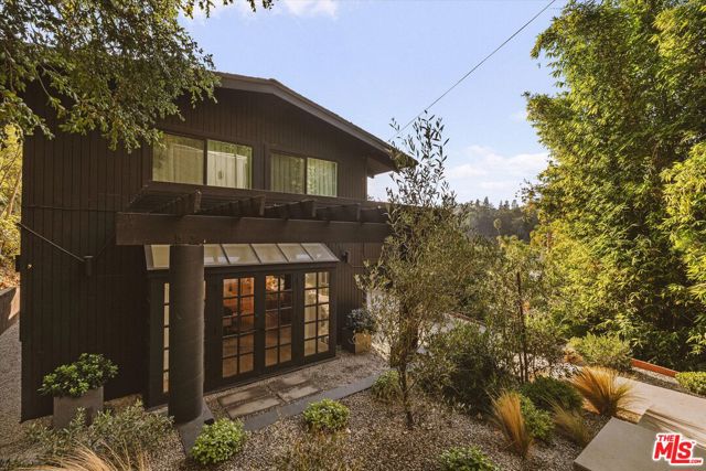 737 Halliday Avenue, Los Angeles CA: https://media.crmls.org/mediaz/bfb71695-e5f6-4336-b91f-e54d450bede8.jpg
