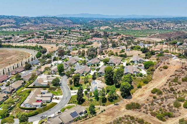 61 Via Larga Vista, Bonsall CA: https://media.crmls.org/mediaz/bfb7210c-62d7-4cee-a66e-27ff083c25ff.jpg
