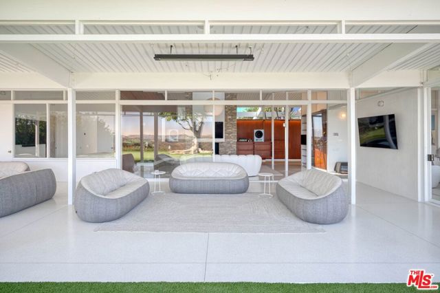 2262 Stradella Road, Los Angeles CA: https://media.crmls.org/mediaz/bfb76c47-5597-4636-9d90-f7cb908252f4.jpg
