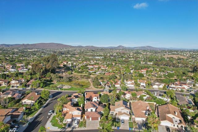 2933 Via Emerado, Carlsbad CA: https://media.crmls.org/mediaz/bfb8333e-342f-4555-87b5-c45fe7076d50.jpg