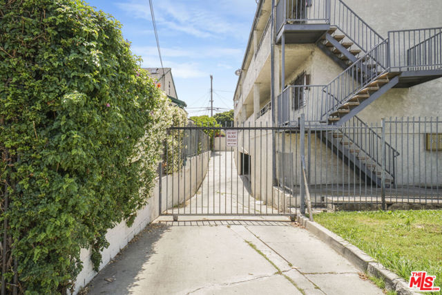 3120 W 71st Street, Los Angeles CA: https://media.crmls.org/mediaz/bfb85220-0386-4a54-aec9-cad4996a145a.jpg