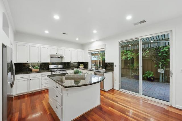 6751 Positano Lane, San Jose CA: https://media.crmls.org/mediaz/bfb86bd8-98e3-4ff0-b798-5fb810f2a39b.jpg