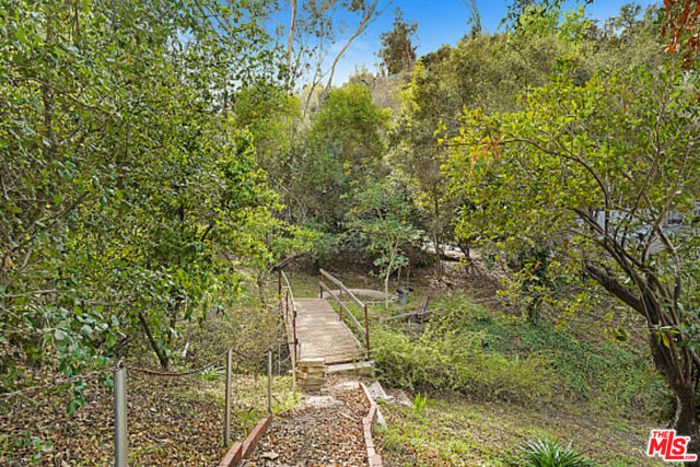 3351 Coldwater Canyon Avenue, Los Angeles CA: https://media.crmls.org/mediaz/bfb8fd14-3097-48c4-a064-bc834a8be049.jpg
