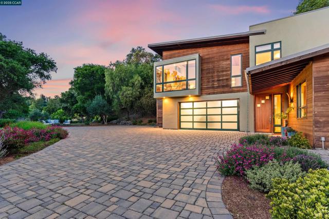 53 Tara Rd, Orinda CA: https://media.crmls.org/mediaz/bfb91f50-4691-4712-a826-2038db4a741a.jpg