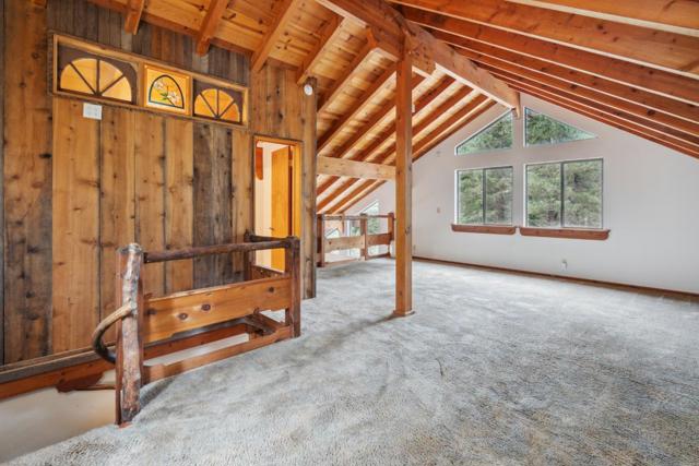 2120 Pack Trail, Mount Shasta CA: https://media.crmls.org/mediaz/bfb976e7-87f7-4e57-9093-0661dab84bc2.jpg