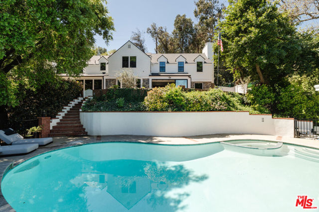 3100 Coldwater Canyon Avenue, Studio City CA: https://media.crmls.org/mediaz/bfba2fdc-d49b-4a7d-b147-7ae3215987ce.jpg
