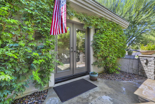 58 Sutton Place E, Palm Desert, CA 92211