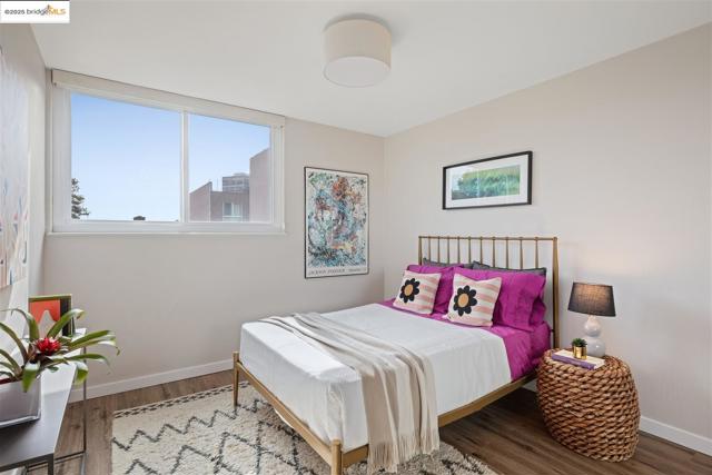 383 Staten Ave, Oakland CA: https://media.crmls.org/mediaz/bfbb8109-2406-4d48-80b2-9c26cace7114.jpg
