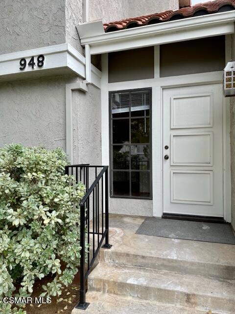 948 Thistlegate Road, Oak Park, CA 91377