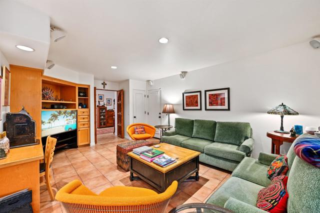 7215 Daffodil Pl, Carlsbad CA: https://media.crmls.org/mediaz/bfbbf94f-68f8-47a8-ada0-260a91655b9f.jpg