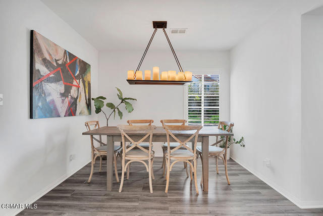 4365 Oak Glen Street, Calabasas CA: https://media.crmls.org/mediaz/bfbbf983-439d-41db-888d-7a8d993fb722.jpg