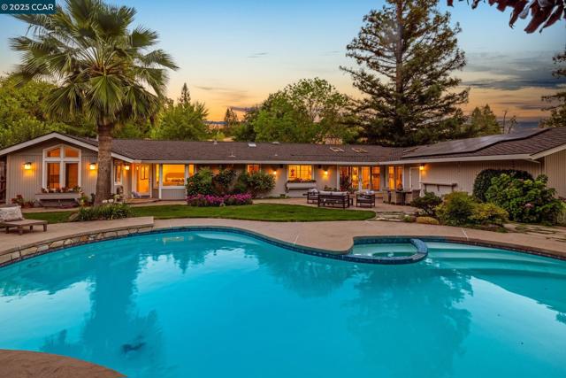 1023 White Gate Rd, Alamo CA: https://media.crmls.org/mediaz/bfbc43e2-171a-4369-82fc-b24f87dd29c9.jpg