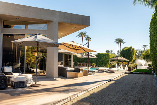 108 Waterford Circle, Rancho Mirage CA: https://media.crmls.org/mediaz/bfbc50d4-0c0c-48c5-92a4-af0a43c4267f.jpg