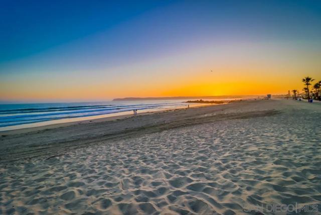 1720 Avenida Del Mundo, Coronado CA: https://media.crmls.org/mediaz/bfbc6084-8b52-4224-824e-99eca060d04e.jpg