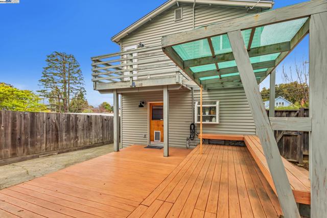 2019 E St, Hayward CA: https://media.crmls.org/mediaz/bfbc6e93-bfa3-4500-ae74-9653a5d22a6f.jpg