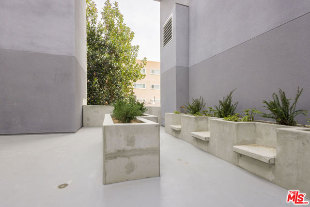 14629 Erwin Street, Van Nuys CA: https://media.crmls.org/mediaz/bfbc7cc7-9f50-4b17-aae2-bff4fb1ea618.jpg