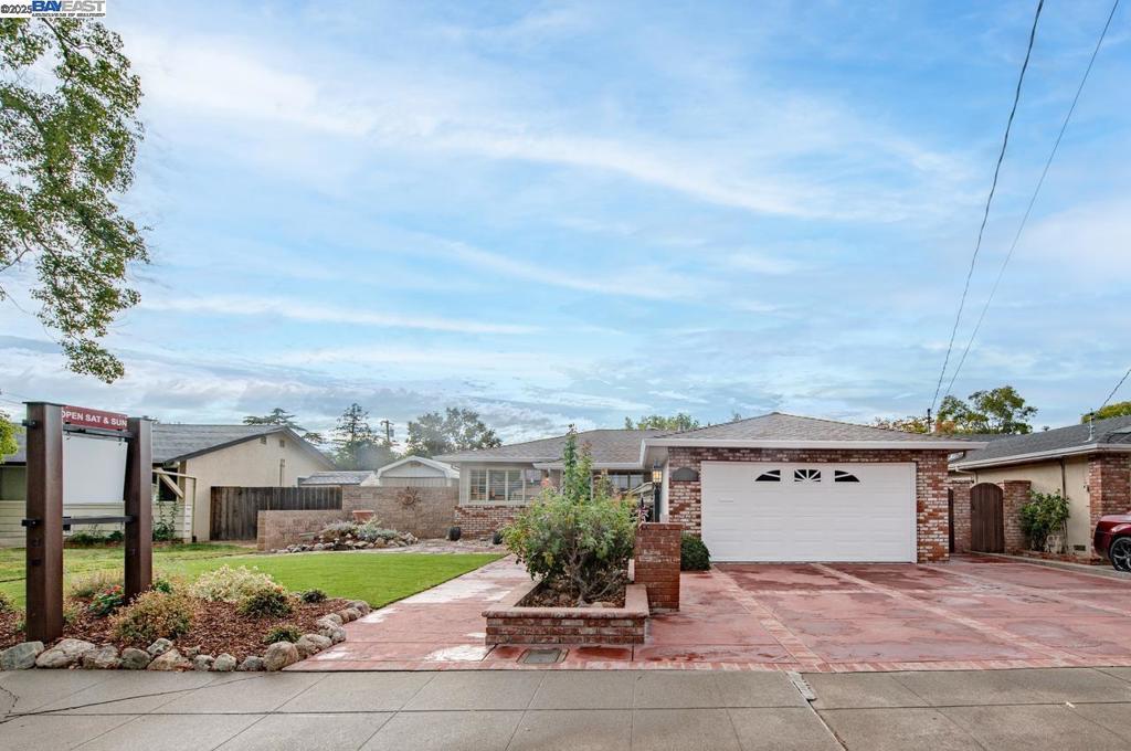 851 Carmel Ave