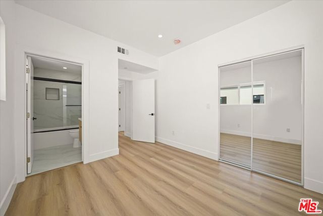 910 N Hudson Avenue, Los Angeles CA: https://media.crmls.org/mediaz/bfbd5e0f-f0f3-4d8a-822b-4c28b1afe65c.jpg