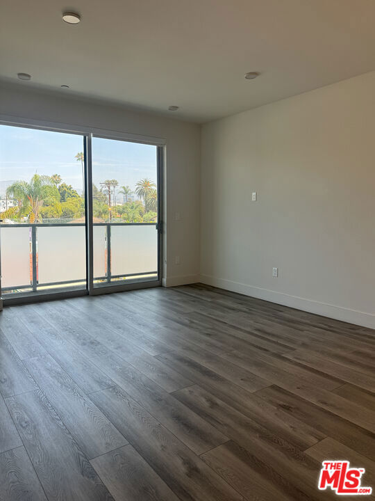 6535 Melrose Avenue, Los Angeles CA: https://media.crmls.org/mediaz/bfbd96a1-a03e-4cfb-9c0c-138e8fb6dbb5.jpg