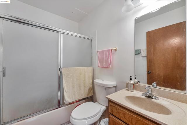 567 Oakland Ave, Oakland, California 94611, 1 Bedroom Bedrooms, ,1 BathroomBathrooms,Condominium,For Sale,Oakland Ave,41083171