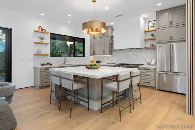 806 Hygeia, Encinitas CA: https://media.crmls.org/mediaz/bfbe7d4a-0e12-43f5-a972-dd861edb17db.jpg
