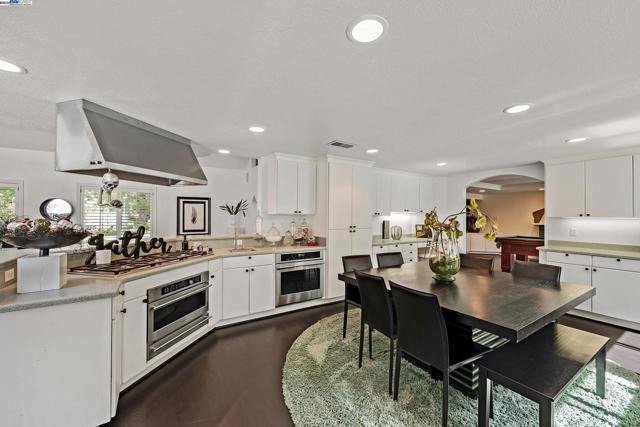 Image 12 of 58 For 7828 Foothill Knolls Dr