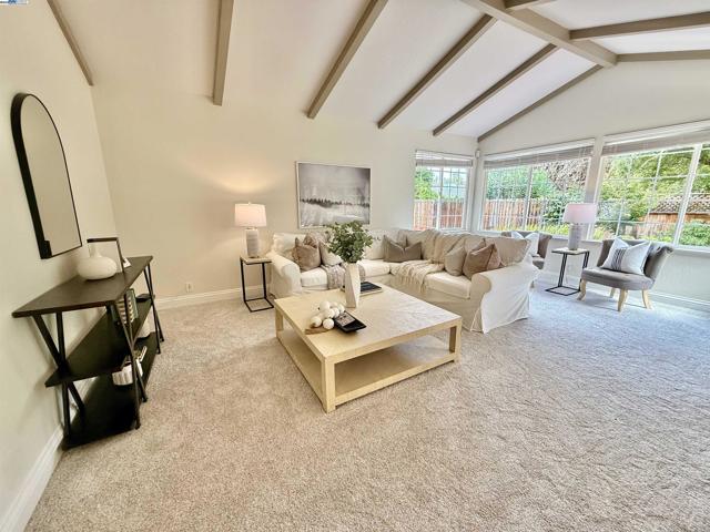 5647 Southbrook Dr, Clayton CA: https://media.crmls.org/mediaz/bfc19bf2-f749-40d4-9a83-6c3cc7df006d.jpg