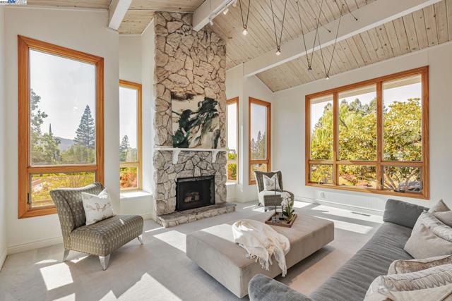 324 Merrilee Place, Danville CA: https://media.crmls.org/mediaz/bfc29c16-6e23-467a-a385-78e568190b33.jpg