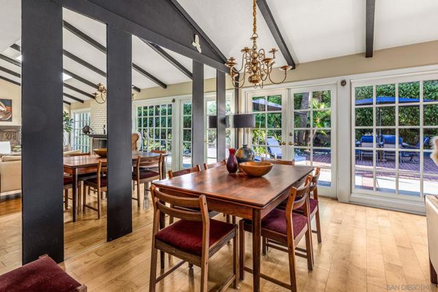 27126 Mariscal Ln, Mission Viejo CA: https://media.crmls.org/mediaz/bfc2ae97-cebb-4182-93b6-529f2f8f4245.jpg