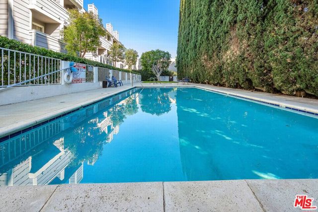 13340 Burbank Boulevard, Sherman Oaks CA: https://media.crmls.org/mediaz/bfc2cad3-1fe4-4446-ae45-e43aafde76a6.jpg