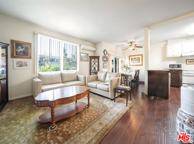 320 Westminster Avenue, Los Angeles CA: https://media.crmls.org/mediaz/bfc2e7d7-25e2-40d2-9f28-b9928ac868a4.jpg